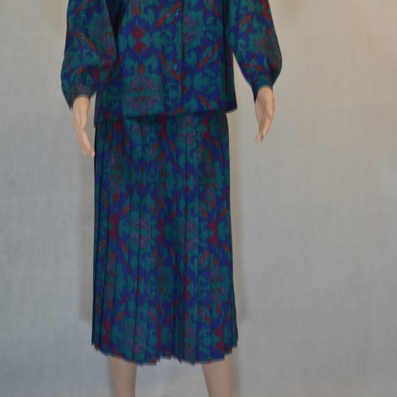 COUNTRY CASUALS PURE NEW WOOL GREEN , PURPLE , RED SKIRT SET SIZE 10 / 12/ 34 - Picture 5 of 11